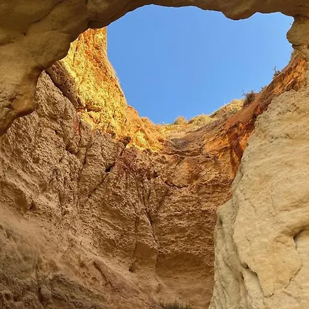 Bel Spacieux, Da Rocha, 200 M De La * Portimão
