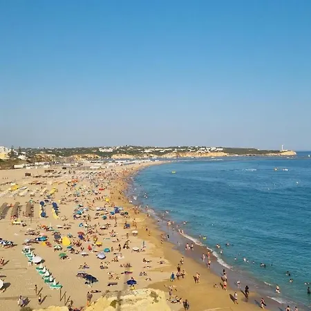 Bel Spacieux, Da Rocha, 200 M De La *